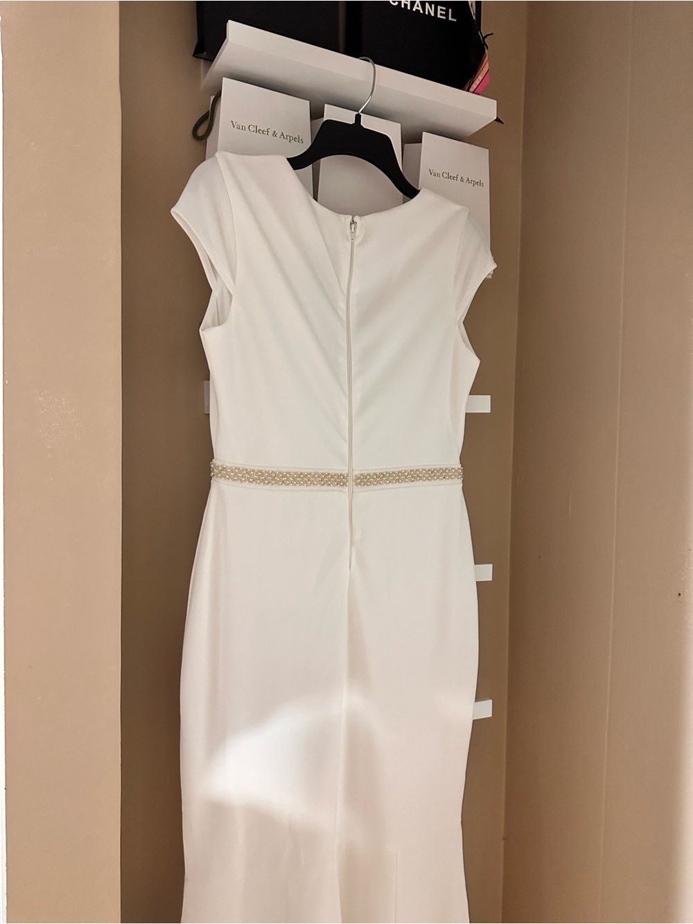 Elegant White Cap-Sleeve Maxi Dress with Beaded Waist - Picture 4 of 7